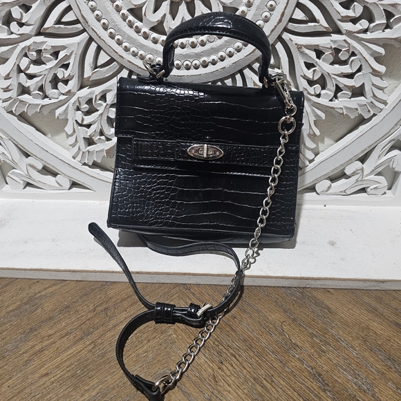 Madden NYC Elegant Black Croc-Embossed Handbag/Crossbody - Picture 1 of 6